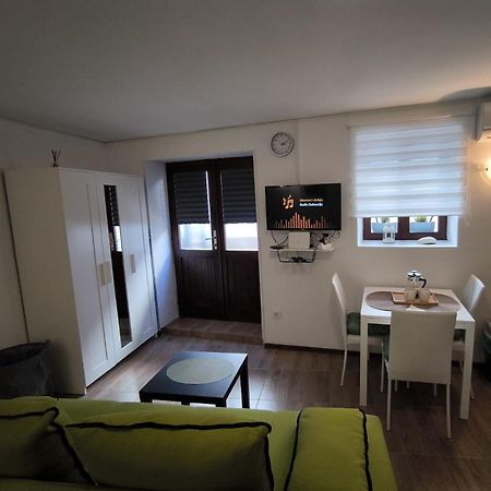 Studio Apartman Nona Angela-Valun Cres Exterior photo