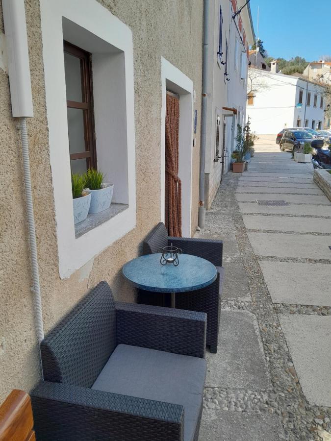 Studio Apartman Nona Angela-Valun Cres Exterior photo